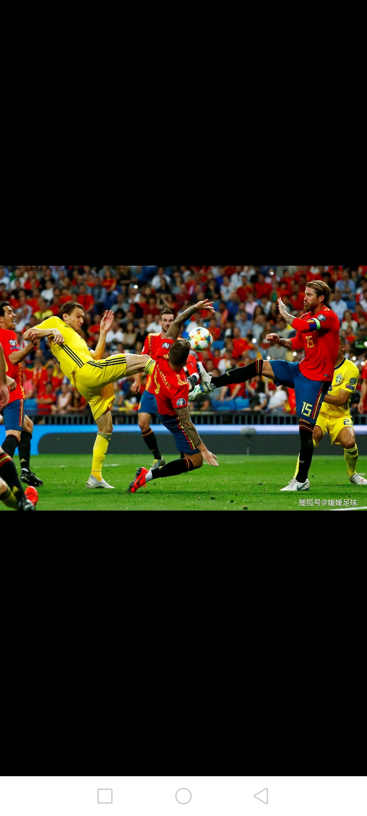 亚博体育-足球赛场胜负悬殊,球员斗志昂扬怎么办